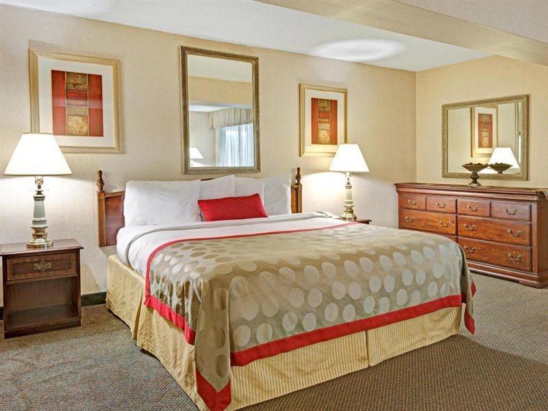 Ramada Overland Park Mission Exteriér fotografie