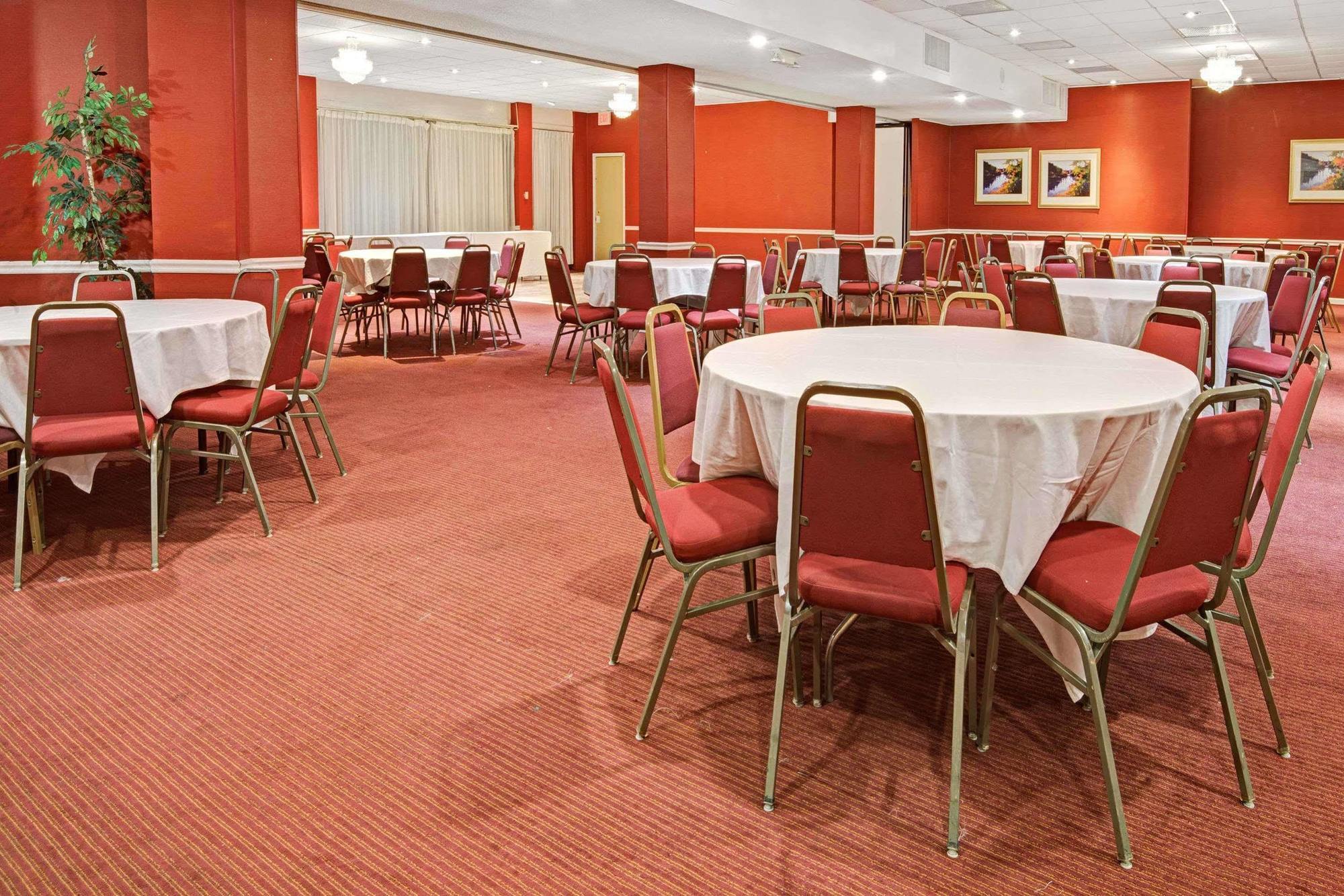 Ramada Overland Park Mission Exteriér fotografie