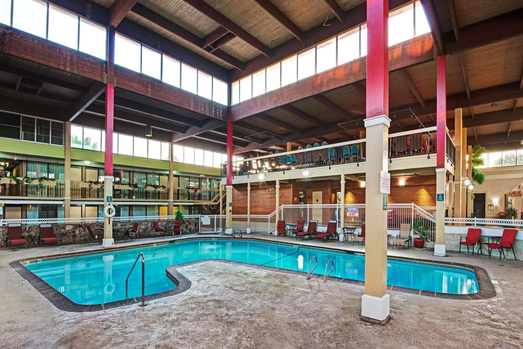 Ramada Overland Park Mission Exteriér fotografie